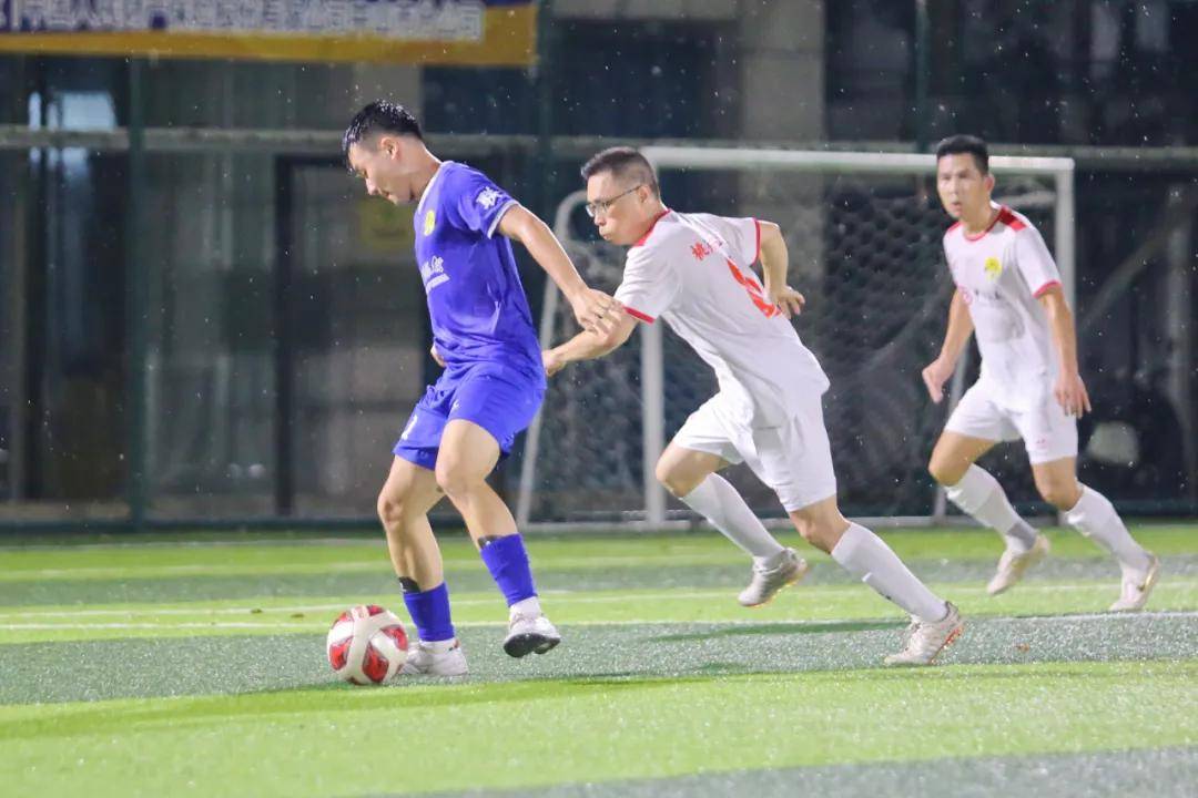 神仙球+神剧情！中山社区杯足球赛复刻世界杯“上帝之手”名局