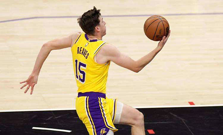 湖人队欲引进NBA顶级射手 詹姆斯笑逐颜开