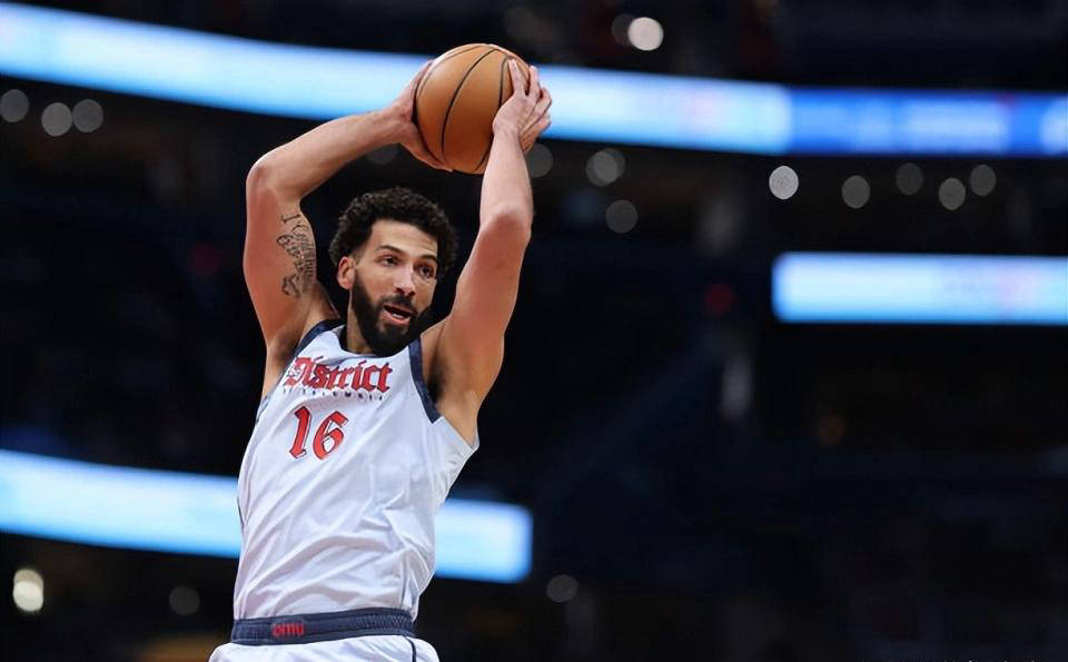 华盛顿奇才续约了安东尼-吉尔,锋线老将再度回归!