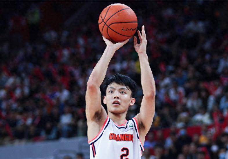 体育圈塌房盘点:徐杰屡曝出轨易建联PC门 科比强奸案国足重灾区