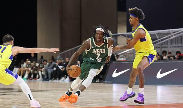 密尔沃基雄鹿裁掉锋线新秀利文斯顿,未来何去何从?