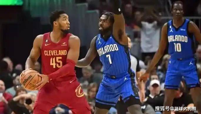 火箭队内线太豪华!4大中锋坐镇篮下,场均15+10大闸,只能转投东部