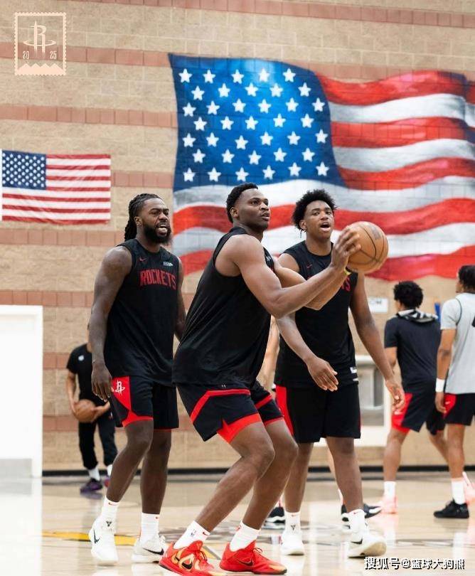 火箭队内线太豪华!4大中锋坐镇篮下,场均15+10大闸,只能转投东部