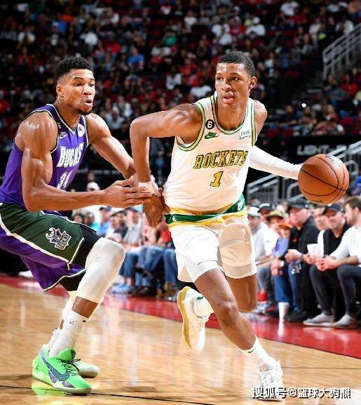 火箭队内线太豪华!4大中锋坐镇篮下,场均15+10大闸,只能转投东部