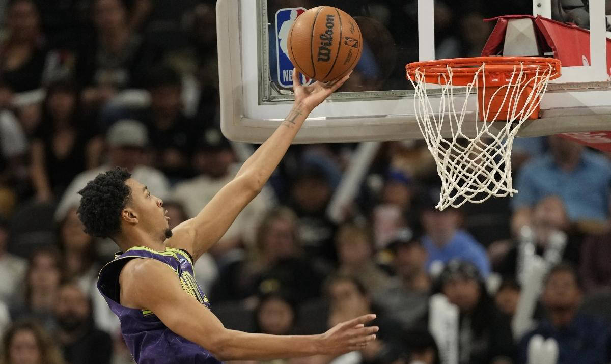 金州勇士密谋大交易!瞄准鹈鹕21+5+3全能球星