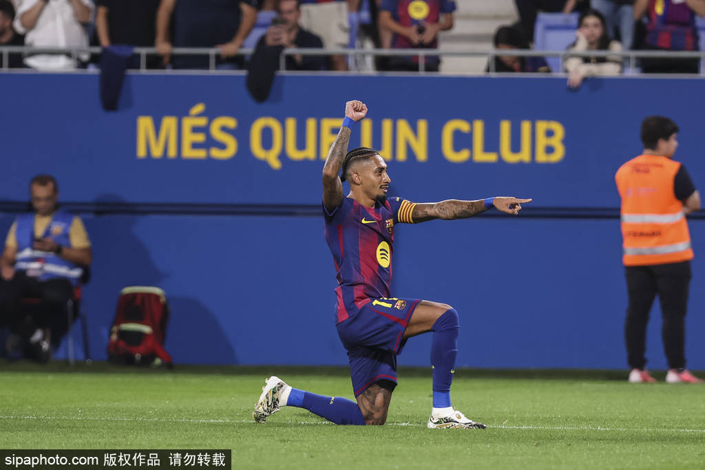 西甲-三人梅开二度莱万拉菲替补双响 巴萨6-0瓦伦西亚