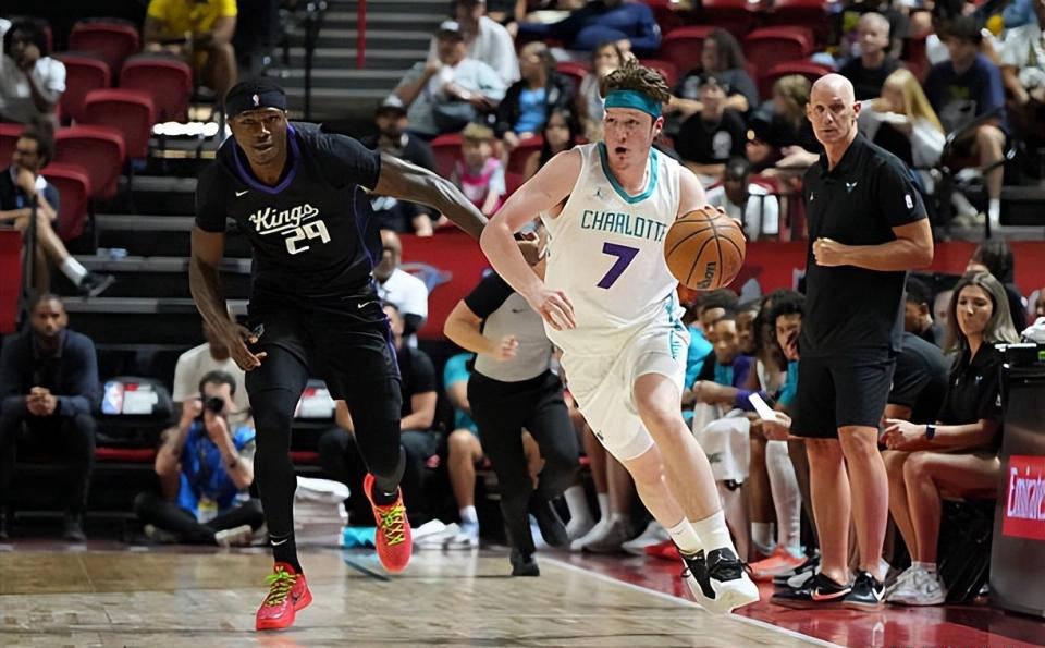 开云体育平台-夏洛特黄蜂靠稳定表现的侧翼新秀拿下夏联FMVP